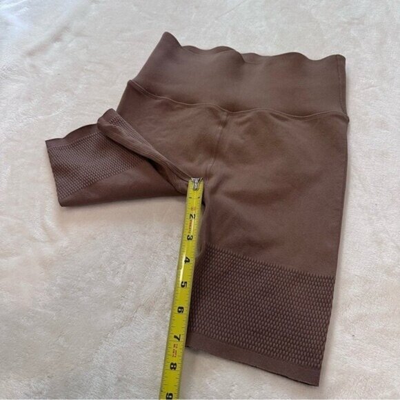 Fabletics SculptKnit High-Waisted Short in Dark Warm Grey Size Small - Picture 9 of 12